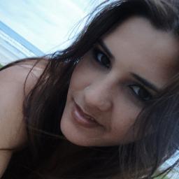 apenas uma garota com a alegria de uma criança;
a malícia de uma adolescente;
e sentimentos de mulher.