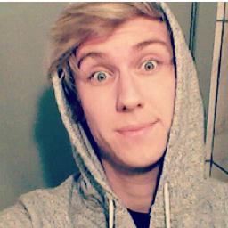 Pra mim o mundo superficial com pessoas que só se importam se você tem boa aparência, tira fotos legais ou se é popular, se não, nem falam com você. :)❤