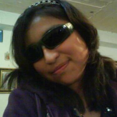 Linda niña lista k sueña con ser una gran cantante famosa k le encanta one direction y ama a justin bieber y k sueña con conocerlos.