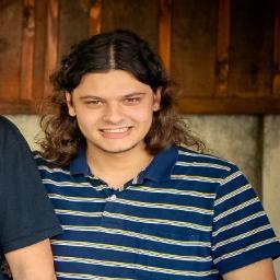Dependente do Eterno e Seu Filho, professor das áreas humanas, brasileiro.