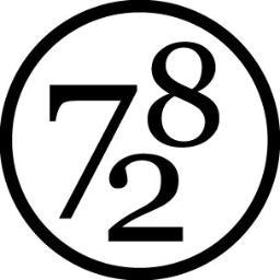 ナンバ・府立体育館裏にある「728　ナニワ・オーディナリー」です！
朝９：００～夕方１７：００までは
健康的なお食事を提供するカフェとして。
夕方１７：００～深夜３：００までは
日本のワインを豊富に取りそろえた
都会生活に使い勝手の良い食堂として営業しております！