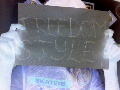 Harrystyleclub_'s profile picture. #SalahBikinTweet - Bebas Bergaya Inspirasi Tanpa Batas !