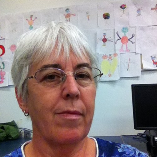 Angie28again's profile picture. 