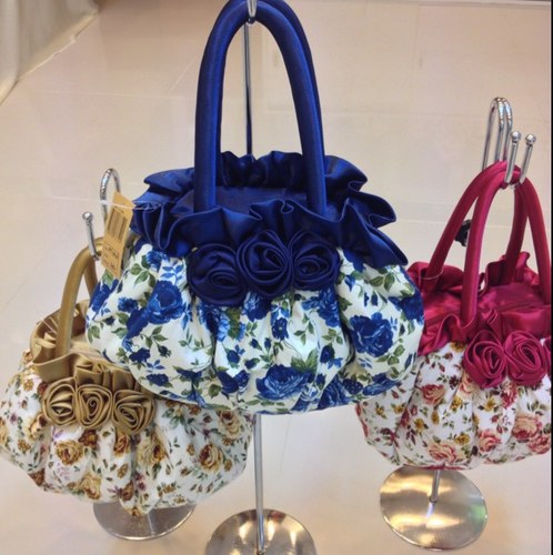 Kanrada_bag's profile picture. Kanrada จำหน่ายกระเป๋าผ้าคุณภาพเยี่ยม ผ่านช่องทางจำหน่ายออนไลน์ Kanrada fine fabric bag shop We sell a premium quality bag . World wide shipping provided