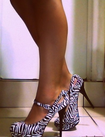 PalmBchGirl's profile picture. If you can make a girl laugh,  you can make her do anything