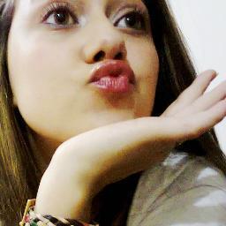 Você não precisa ter alguém , você precisa ser alguém .♥