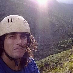 zoquete de primera,escultor,poeta,profeta de  augurios,violento por naturaleza,soñador,amante de la naturaleza,fuerte y prosaico¨no creo en minas con tanto oro¨