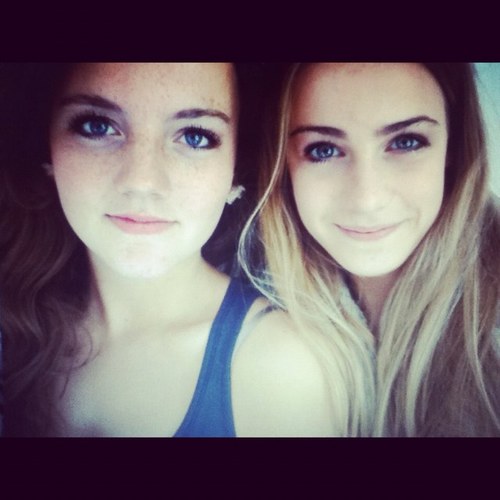 Fashionity_NL's profile picture. Official twitter of http://t.co/zvykzNdQvZ -two bloggers, one dream-