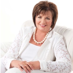 ElzaMeyer's profile picture. Visionary behind the Turn2God movement.