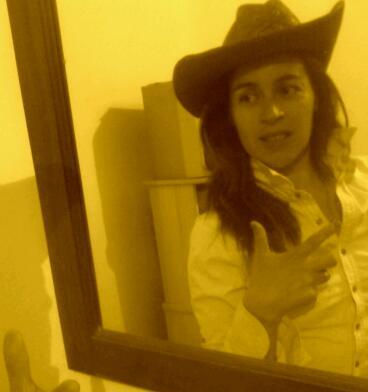 carolinarellano's profile picture. 