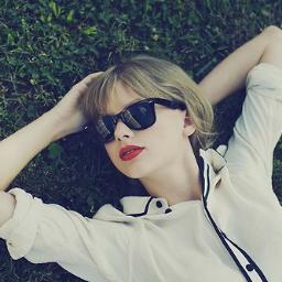 I'm a gleek. The vampire diaries Worshiper.
Taylor Swift is my strength.♥