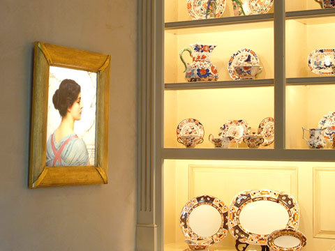 We specialize in fine art lighting using contour projectors and custom cabinent lighting in a multitude of applications. See the light, not the fixture!