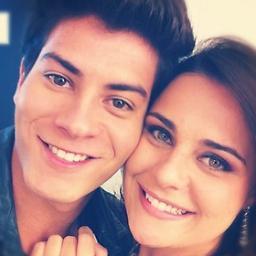 Te amamos muito @JhulieCampello e @julianarolim   e temos orgulho de ser suas fã!      Donas: @PlanetSophia_  e  @BebeDaSoph Since: 07/07/12