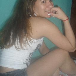 nao sou a mais bonita e nem a mais inteligente nao sou rica e men pobre sou uma menina que cresceu e tenta ver a vida de melhor forma passivel !!!!