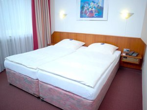 PH_Oldenburg's profile picture. Gute 2-3 Sterne Hotels und Pensionen in Oldenburg online buchen.
Bestandteil der http://t.co/5Qsk9dTBxH