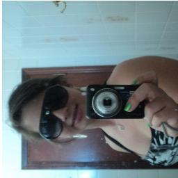 Não me importo que me olhem da cabeça aos pés por que nunca farão minha cabeça e nunca chegaram aos meus pés..