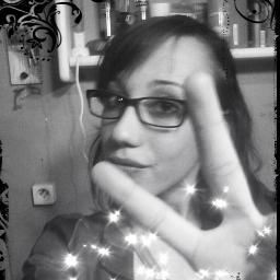 salut salut moi c'est alrxandra mais tout le monde m appel alexxx