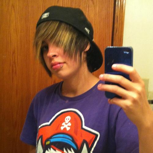 krushtonic's profile picture. D.J