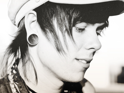 Amo nevershoutnever, musica, comida, dormir, sair com os amigos, skate, chris drew, etc.