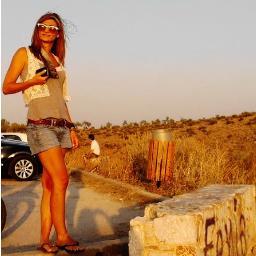 Enthusiast who welcomes the opportunity of a challenge and control freak at times...I love #marketing,tulips,white wine,starbucks,fashion,travelling & swimming