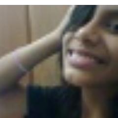 Calma,brincalhona,feliz com as pessoas que tem....Ama musica,e fases perfeitas....!