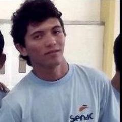 Garoto humilde, simpático, cursando o 2° ano do ensino médio, Fã da banda Engenheiros do Hawaii, filho de uma mãe !! avá rsrs