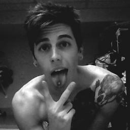 defeituoso's profile picture. na verdade não sei porque tô aqui