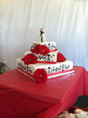 Wedding Cakes, Birthday Cakes, Custom Cakes, Special Occasion Cakes, Cupcakes, Chocolate Covered Apples, Edible Party Favors
