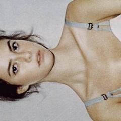 niñabonita,cabello rock&roll.✞NeonandCurls.Sweet16.Follow the QueenProntosére Famosa.CALLMYAGENT.BreakfastatTiffany's.Mirada,melena y contoneoEverybody loves me