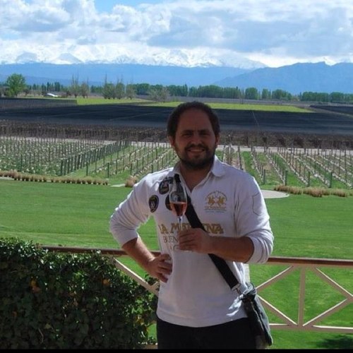 Sommelier, con muchas ganas de aprender y transmitir a los demás el fascinante mundo del #vino y lo que lo rodea.