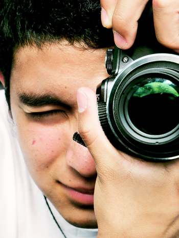 Comunicador Social – Periodista, Universidad Pontificia Bolivariana. Me gusta la lectura , la escritura, la fotografía.. Magister en Marketing y Publicidad.