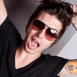 fc destinado ao vocalista e baixista da banda restart                                                    
Si vc amaa incondicionalmemte esse garoto follow-me