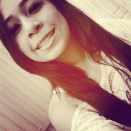 Oi, prazer Rebeca Barros,14 anos, novinha, chata, irritante, flamenguista de coração, gente idiota me da raiva, quer me conhecer me segue que sigo de volta :)