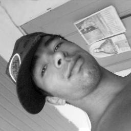 sou alegre divertido adoro curtir  praia balada funk blak forro axe tudo  sou vida loca