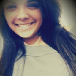 Melhor lágrimas caindo por ouvir verdades, do que um sorriso iludido por ouvir mentiras.