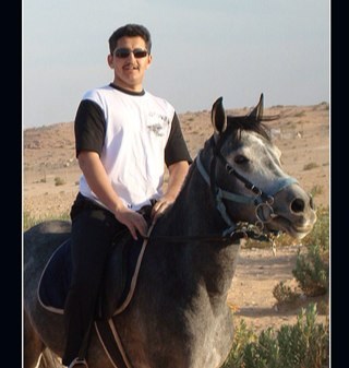 عشقي مع الشعر والتصوير الخيل والذود والطيّب
http://t.co/DRXkQb9M