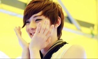NUEST MINHYUN 팬/ 공식러브/ 플디라인 (손담비, 헬로비너스, 애프터 스쿨,오렌지캬라멜) 팬들 분 받구요 !! 팔로마니 부탁드립니다ㅋㅋ