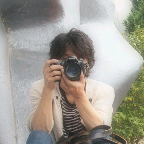 写真と共に時間を過ごし、冬の朝の、凛とした冷たい空気が大好きです。私の中で、全ては繋がっています。だから、とても大事なのです。　2018年3月に娘誕生