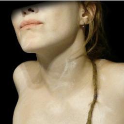Imperfeccionista, merodeadora de nubes, coleccionista de absurdos detalles, soñadora compulsiva, exploradora de ilusiones, e impredecible.