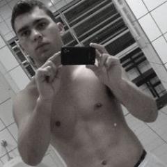 sou chato sou teimoso,mais tb sou o melhor pessoa q vc possa conheçer , vivo um dia apos o outro mais , com novos sonhos e novas metas esse sou eu  o Roh ...