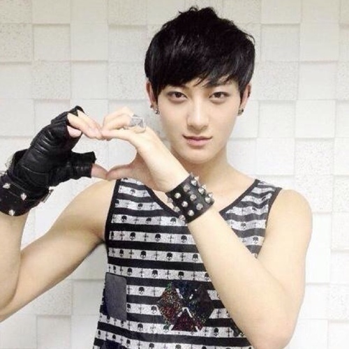 แพนด้าเทาเทา ' ' 
ฟอลมาคุยกับผม *0* ผมจะแจกใบไผ่!!
12/10/12