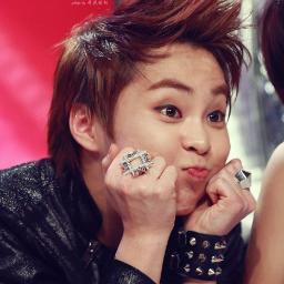 อันยองฮะ *โค้ง* ผมซิ่วหมินเองฮะ จริงๆแล้วอยากเป็นมักเน่ฮะ แต่อายุเป็นอุปสรรคกับจุดยืน ฟอลมานะฮะ ^^