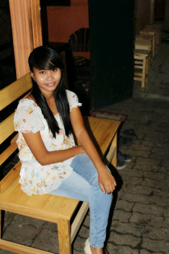 3 iam alone now :))gua bawel ..gua asikk ..gua tukang ngambek ..jutekk .. tp kl dh knal gg jutek ..baik hati ..tidak sombong ..