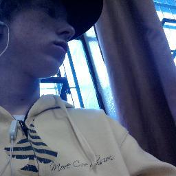 Capricorniano,gosta de praticar esportes e colorado com muito orgulho =D