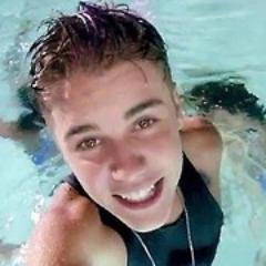 Sangue Roxo Nas Veias,Supras No Chão,Never Say Never Como Lema e Justin Bieber No Coração...Fc Since:23/07/12