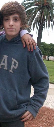 Bien parado o en la lona hay que ser buena persona
Pastillero,LPDA, Eminem.
Bostero soy y BOCA es la alegría de mi corazón
BOSTERO A MUERTE