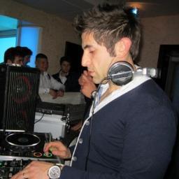 Dj Circus/Ingeniero en Informatica/Productor y Conductor de Radio/Cinefilo/Melomano/Gerente Comercial Tecnikal SRL y Hombre Circo hasta la medula