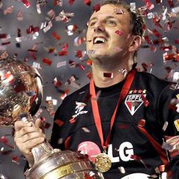 Minha seleção é o São Paulo Futebol Clube, minha Copa é a Libertadores e meu coração tem três cores:
Vermelho, branco e preto.
