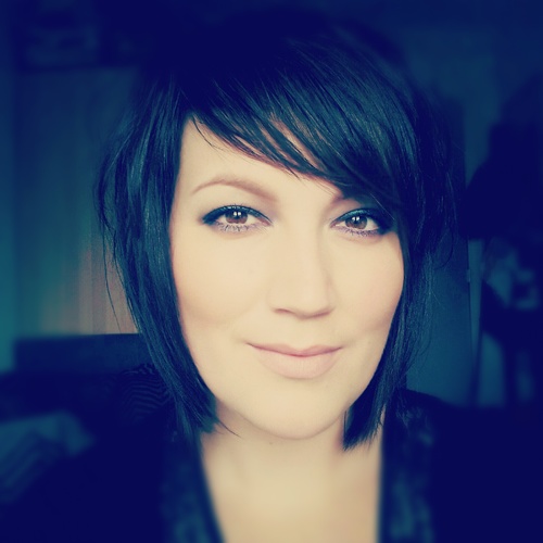 Freelance Make-up & Hair artist / /WWW.MAKEUPISMYART.NL/ make-up & nail polish addict /