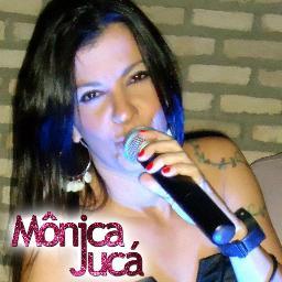 Cantora. A música é minha vida. Sou completamente apaixonada.